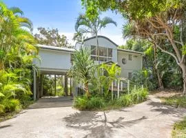 Surf Gums, Sleeps 9, Pet Friendly, Fully Renovated