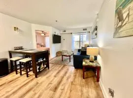 Tommy Bahama 1 Bedroom-WALK to restaurants ,pool-3mi beach!