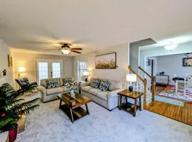 Double Room The Sunlit Serene in Cary Near RTP RDU Apex