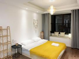 Locals-081, Hotel in Zunyi