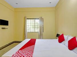 Hotel O Riviera Residency, hotel i Seringapatam