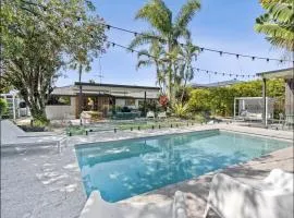 Palm Beach Poolside Haven 4BR Outdoor Living