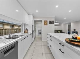 3 Bedroom Home - Caboolture South, hotel em Caboolture