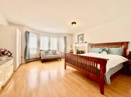 Burnaby Metrotown Cozy 3 Bedroom Suite Walk to Skytrain and Malls