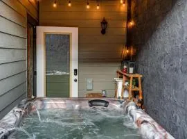 Family Friendly Cabin in Sevierville - Sleeps 10, Hot Tub, Foosball & Arcade Games, Pets Welcome, 2 Minutes to DOLLYWOOD