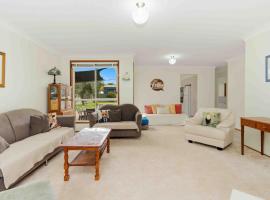 Peace by the Beach by Experience Jervis Bay, hotel a Vincentia
