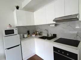 Cozy Studio Breakfast Walk to CBD