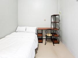 Athena Living near Alun Alun Wonogiri RedPartner, hotel Tempuran városában