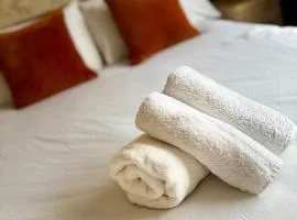 Spacious House - Parking - Pool Table