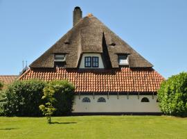 Lovely Holiday Home in Texel near Sea, hotel i Oost