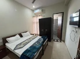 Vansh Residency Couple Friendly Near Rajiv Chowk Gurgaon