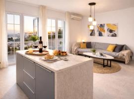 Luxury Suite, 10min to Center, Quiet & Easy Parking，卡拉馬塔的有停車位的飯店