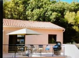 Clos Jeannette Villa 5 min de Sainte Lucie de Porto vecchio et de la plage de Pinarelle ainsi que des piscines naturelles du Cavu, ξενοδοχείο σε Zonza