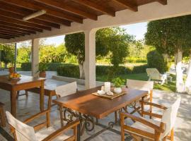 Country House Filippos - Private Garden Escape, hotel en Pyrgos