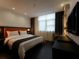 Mankalun Hotel at Guangzhou Tianhe Coach Terminal Metro Station