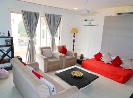 Serene 2BHK in Heart of the City, Hotel in Vadodara