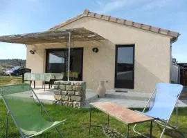 Gîte Amour d'Ardèche, 2 à 4P, entre VOGUE et AUBENAS