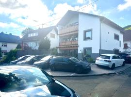 Apartment Nordschleife- Vina A3, hotel di Quiddelbach