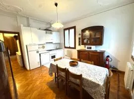 Casa del Sole ,sleep up to 6, 2 bathrooms,1 minute from the beach