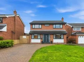 Ivy House 5 Bed 3 Bath w Games Room and Parking