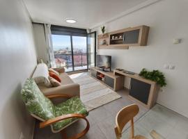 Quiet apartment in Cudón, hotel di Cudón