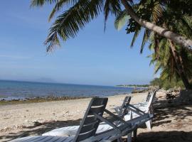 Submarine Garden Beach Resort, hotelli kohteessa Lobo