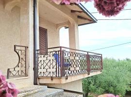 White Cottage - WelcHome, Hotel in Mozzagrogna