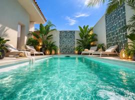 Villa Aman piscina e jacuzzi riscaldata, hótel í Ispica