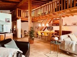 Charming Rustic Wine Cellar House in Reguengo Grande with Fireplace