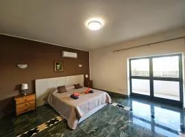 Peaceful Swieqi Room its Steps from Paceville Buzz
