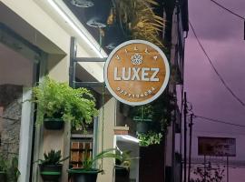 Villa Luxez, Hotel in Kalmunaikudiyiruppu