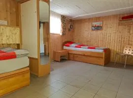 Gästezimmer Monika für Radtouristen, Geschäftsreisende und Monteure mit eigenem Bad im Souterrain