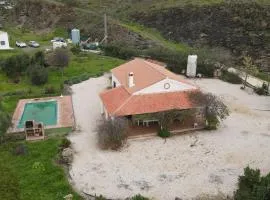 Rural en La Viñuela piscina y chimenea