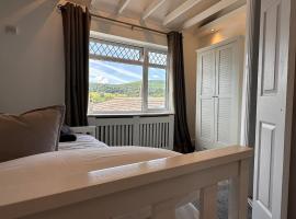 3 bed house in Risca โรงแรมในRisca