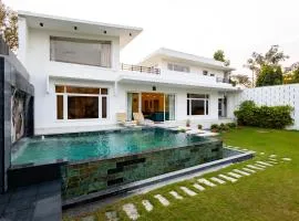 Alaya Stays, Kuber Vatika Pet-Friendly Villa with Private Pool & Garden