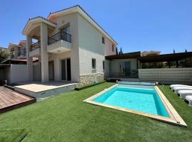 Paphos 4 Bedrooms: Konia şehrinde bir otel