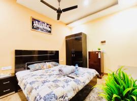 Phagwāra में, होटल HOTEL CROWN ESTATE - Feel Comfort