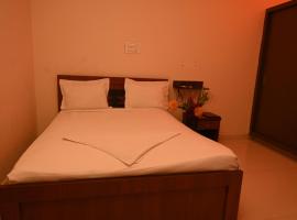 Urban Nest Luxury Suites، فندق في Gundipet