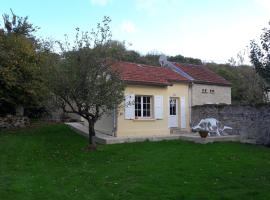 Gite Le Verger, vacation home in Commes
