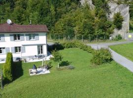 Private accommodation high above Bern-Steibruch Bolligen, Hotel in Bolligen