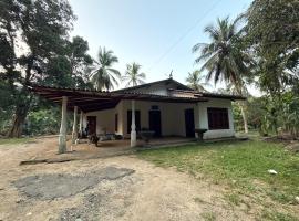 Village home, hôtel à Wellawaya