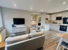 THE ESK - Modern 1 bedroom apartment in centre of Melrose.