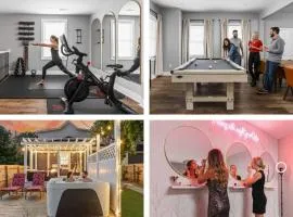 3100 sqft Luxurious Retreat with Hot-tub, BBQ, Home Gym, Peloton bike, Pool table, Firepit