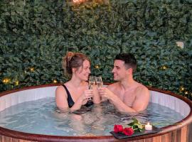 MBird Rosário Family House with Private Jacuzzi, hotel a Cascais