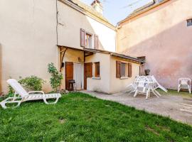 Maison avec jardin, hotel en Chirac