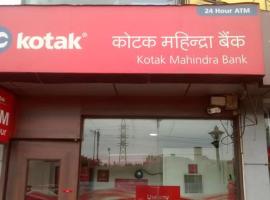 studio apartment gaur city center, hotel a Ghaziabad