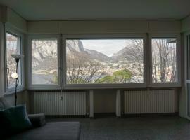 Colli Apartment Lake Como, hotel u gradu Malgrate