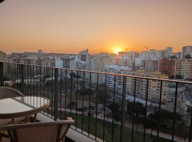 Gorgeous Apartment with City View by LovelyStay, hotel ad Algés