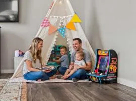 Family 3BR Suite w Kid's Play Tent, FREE Banff Pass, Netflix!