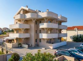 Grey Goose Apartments, hotel u Novalji